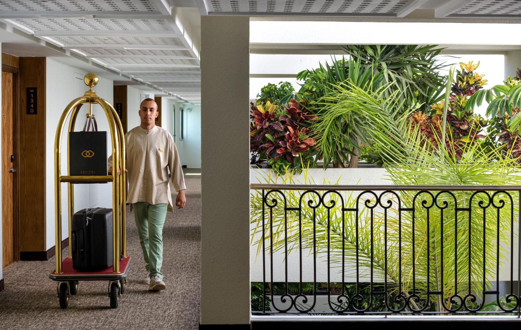Sofitel Agadir Royal Bay Resort Exterior photo A bellboy with a luggage cart